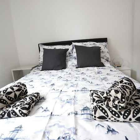 Spacious 3-Story Retreat With Rooftop Terrace And Modern Amenities London Eksteriør bilde