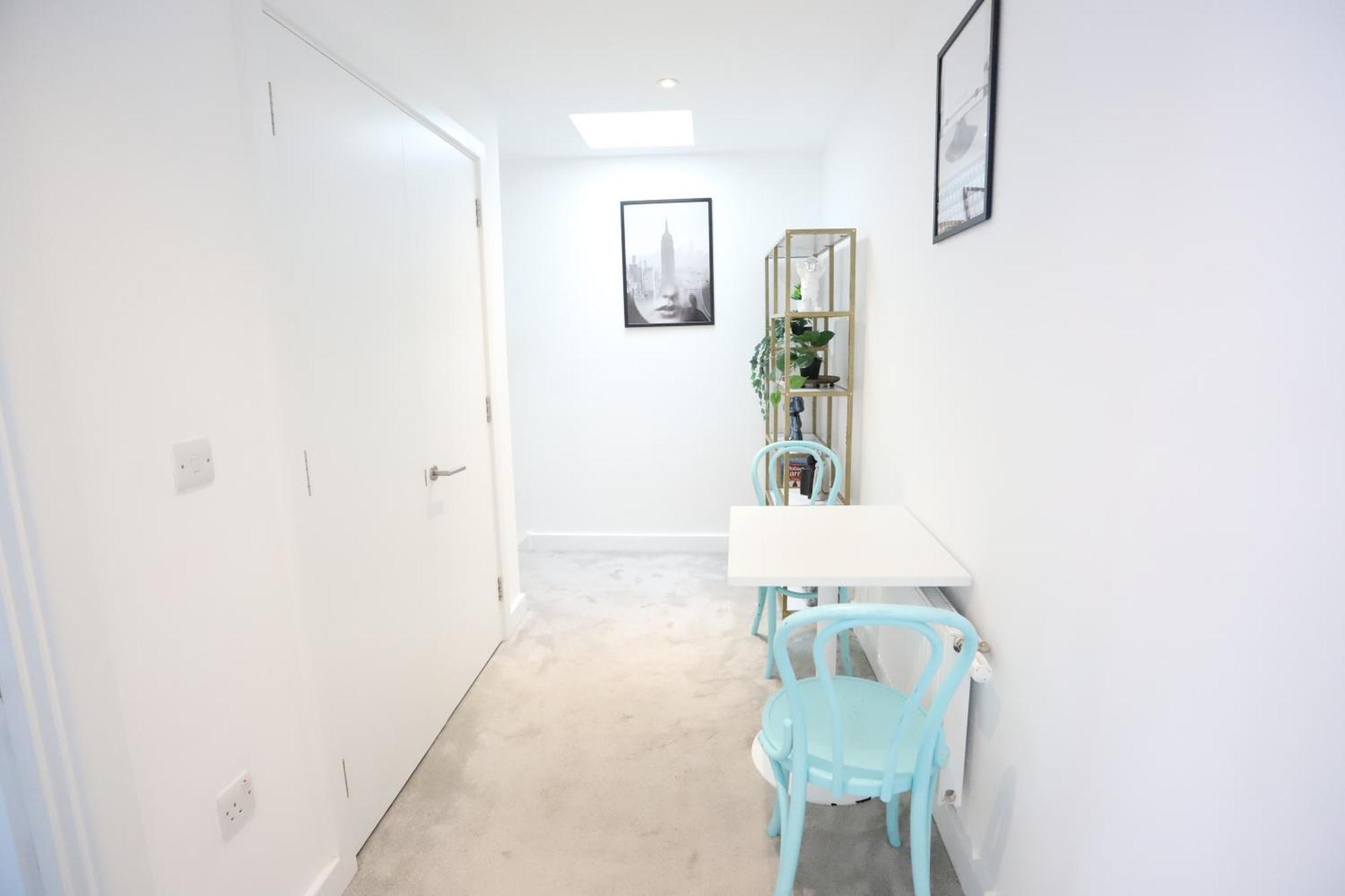 Spacious 3-Story Retreat With Rooftop Terrace And Modern Amenities London Eksteriør bilde