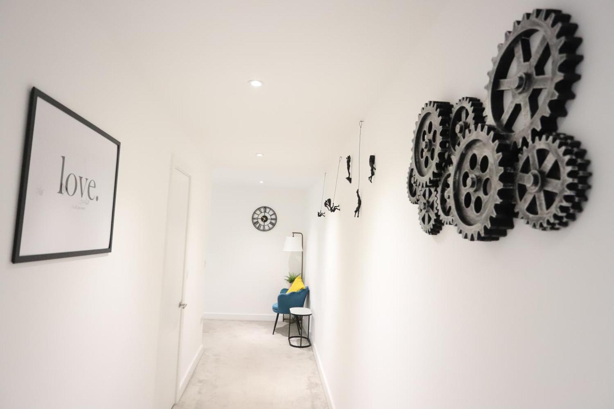 Spacious 3-Story Retreat With Rooftop Terrace And Modern Amenities London Eksteriør bilde