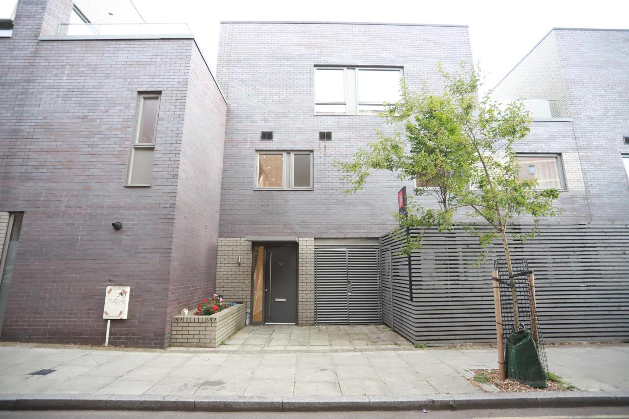 Spacious 3-Story Retreat With Rooftop Terrace And Modern Amenities London Eksteriør bilde