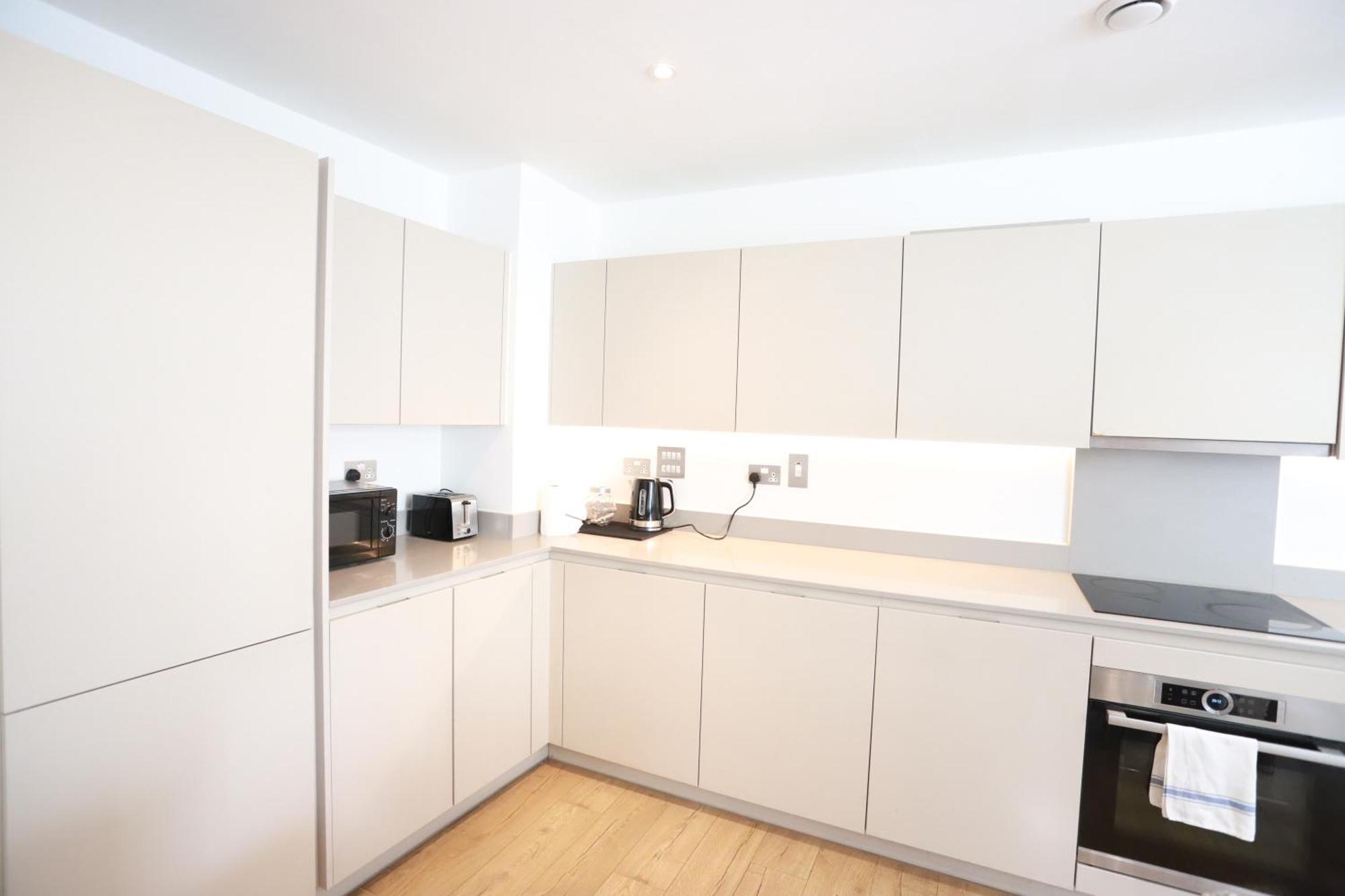 Spacious 3-Story Retreat With Rooftop Terrace And Modern Amenities London Eksteriør bilde