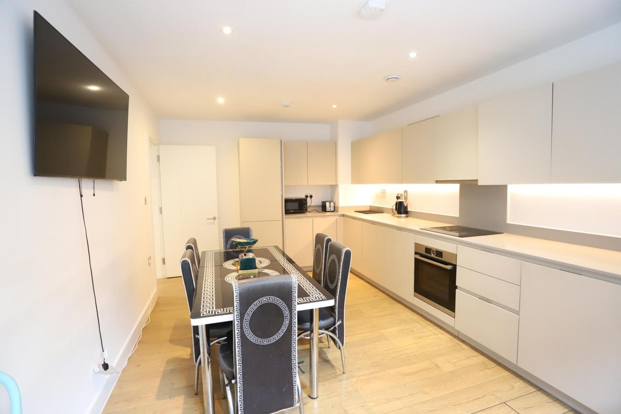 Spacious 3-Story Retreat With Rooftop Terrace And Modern Amenities London Eksteriør bilde