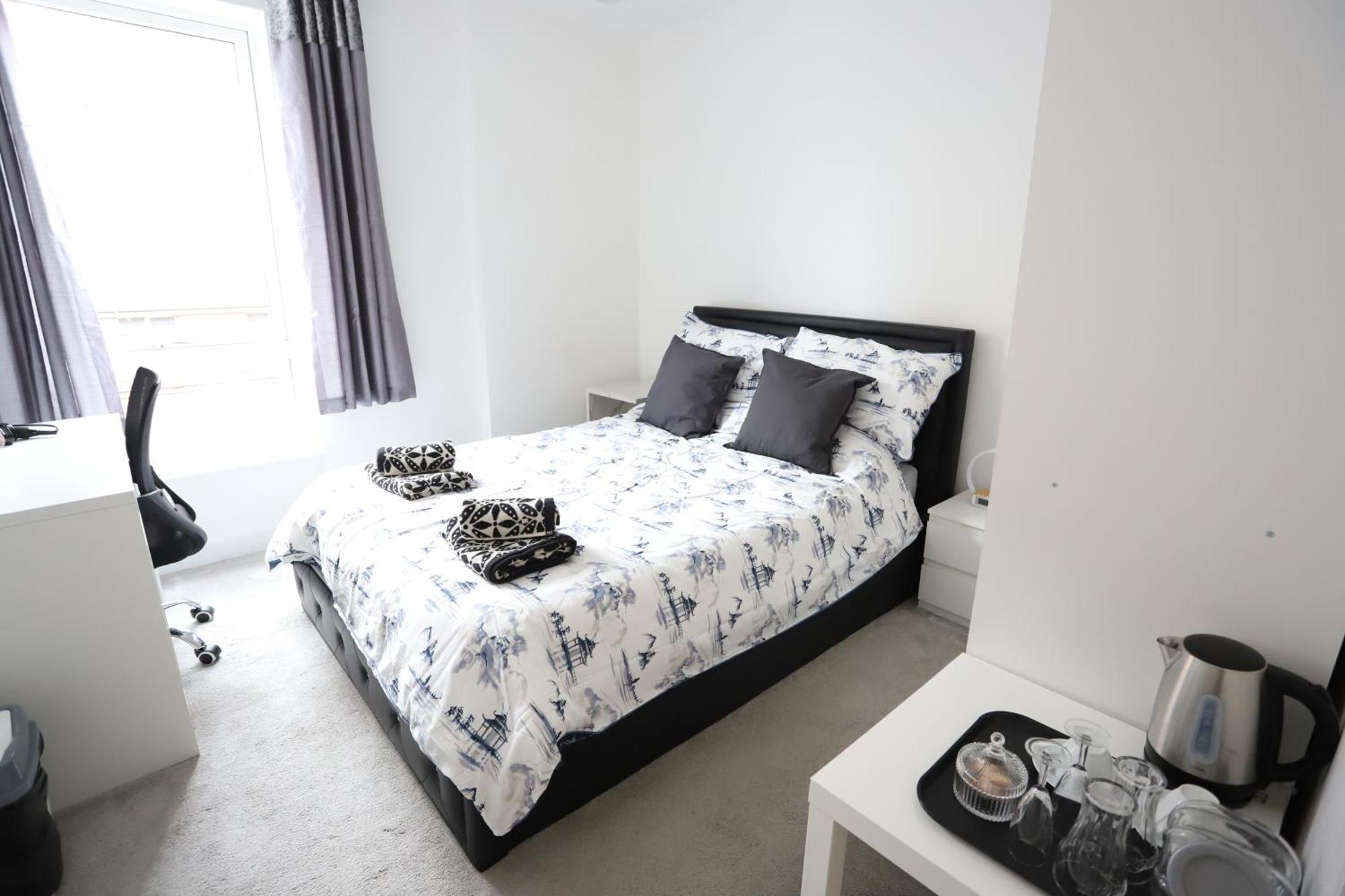 Spacious 3-Story Retreat With Rooftop Terrace And Modern Amenities London Eksteriør bilde