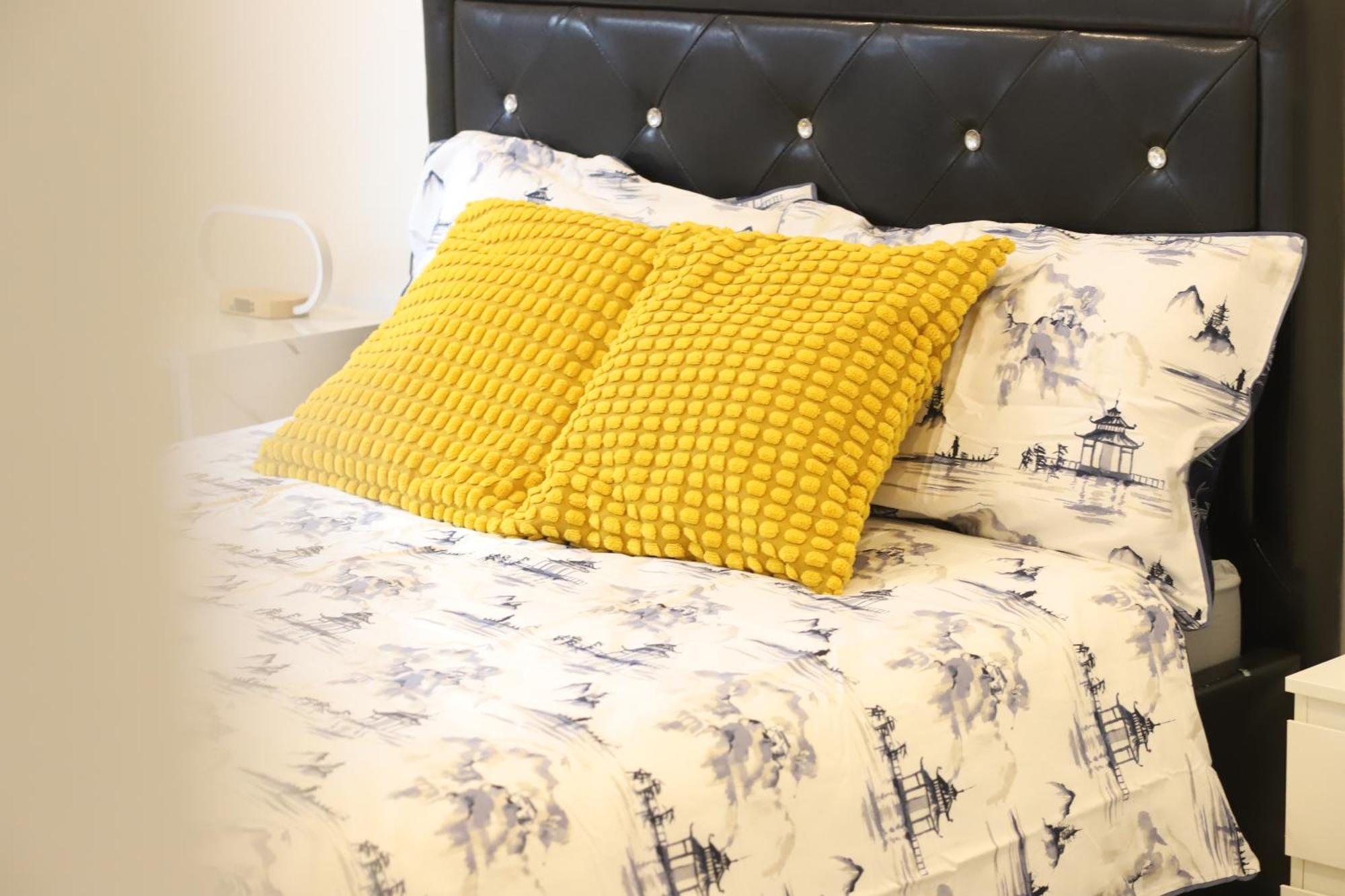 Spacious 3-Story Retreat With Rooftop Terrace And Modern Amenities London Eksteriør bilde