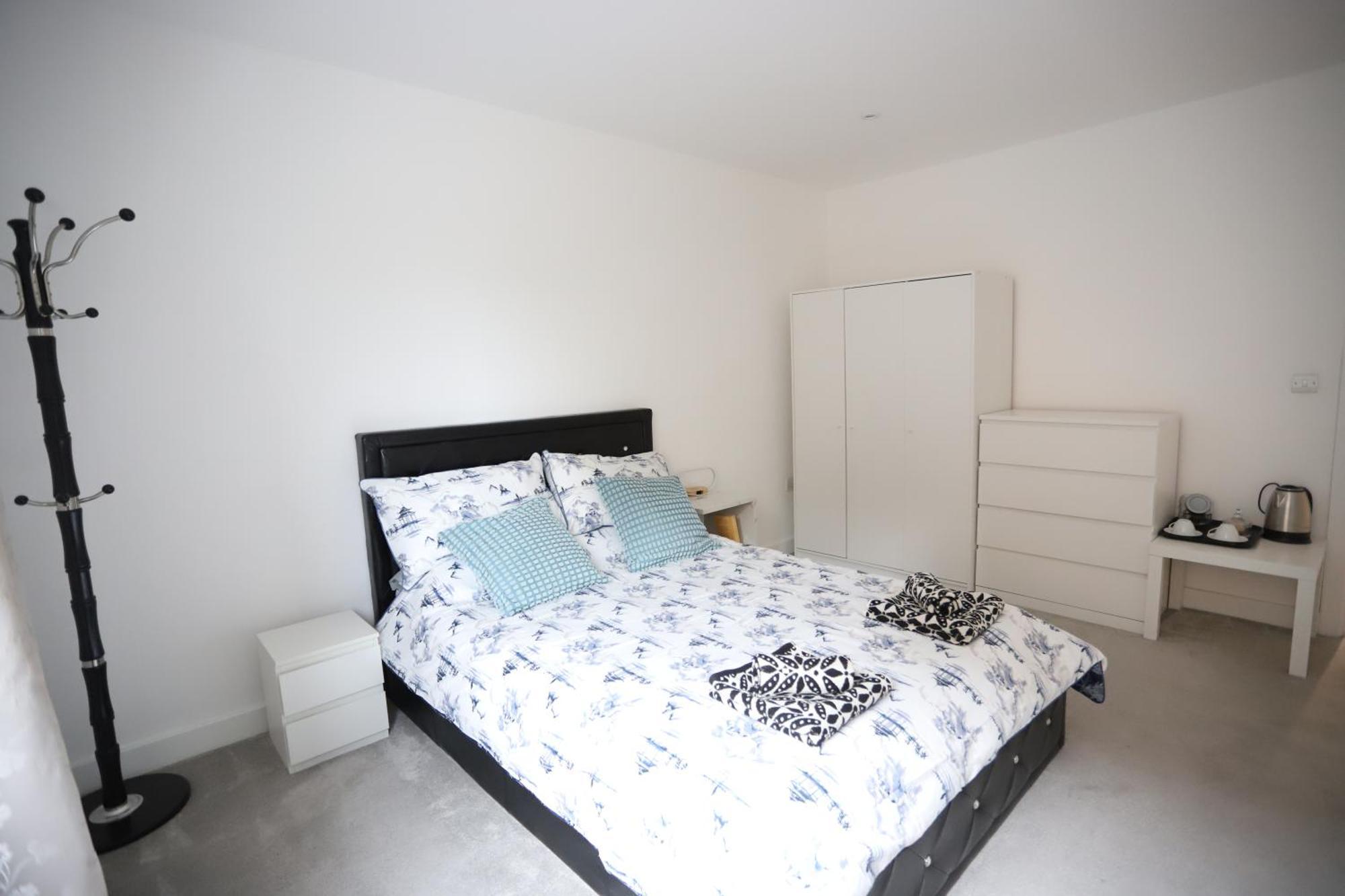 Spacious 3-Story Retreat With Rooftop Terrace And Modern Amenities London Eksteriør bilde