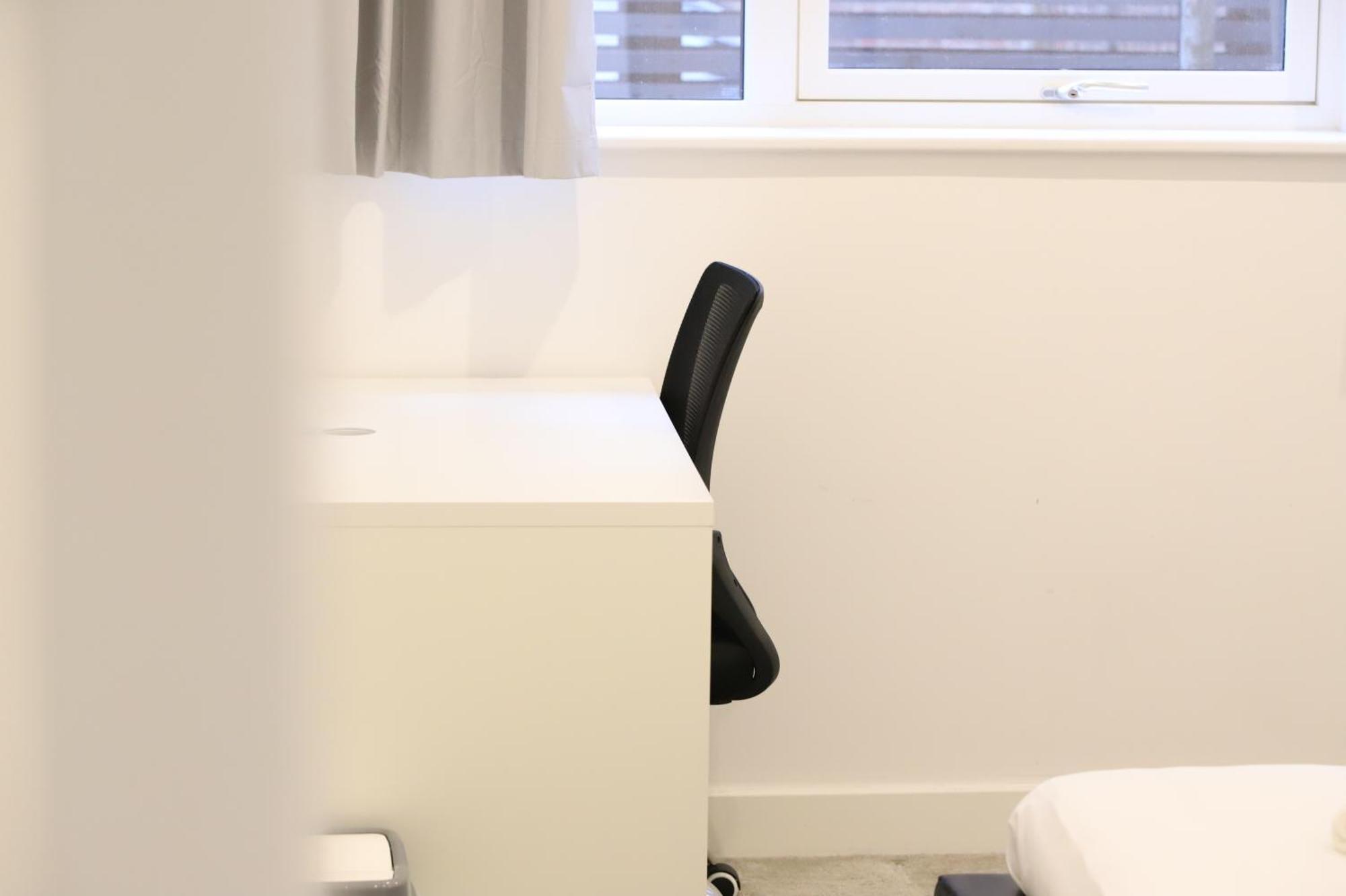 Spacious 3-Story Retreat With Rooftop Terrace And Modern Amenities London Eksteriør bilde